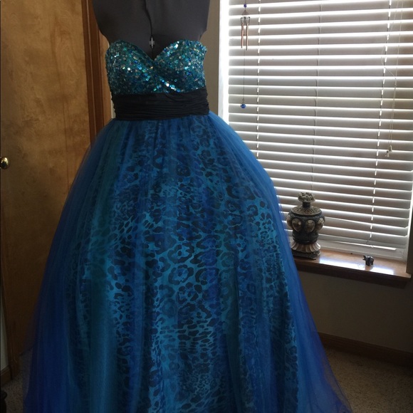 Jovani Dresses & Skirts - Gorgeous Blue/Tel Sequence w/leopard print.